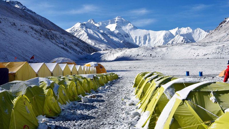 Everest Basecamp auf tibetischer Seite | Bild: picture alliance/dpa/HPIC | Xiao Mi Everest Basecamp auf tibetischer Seite
