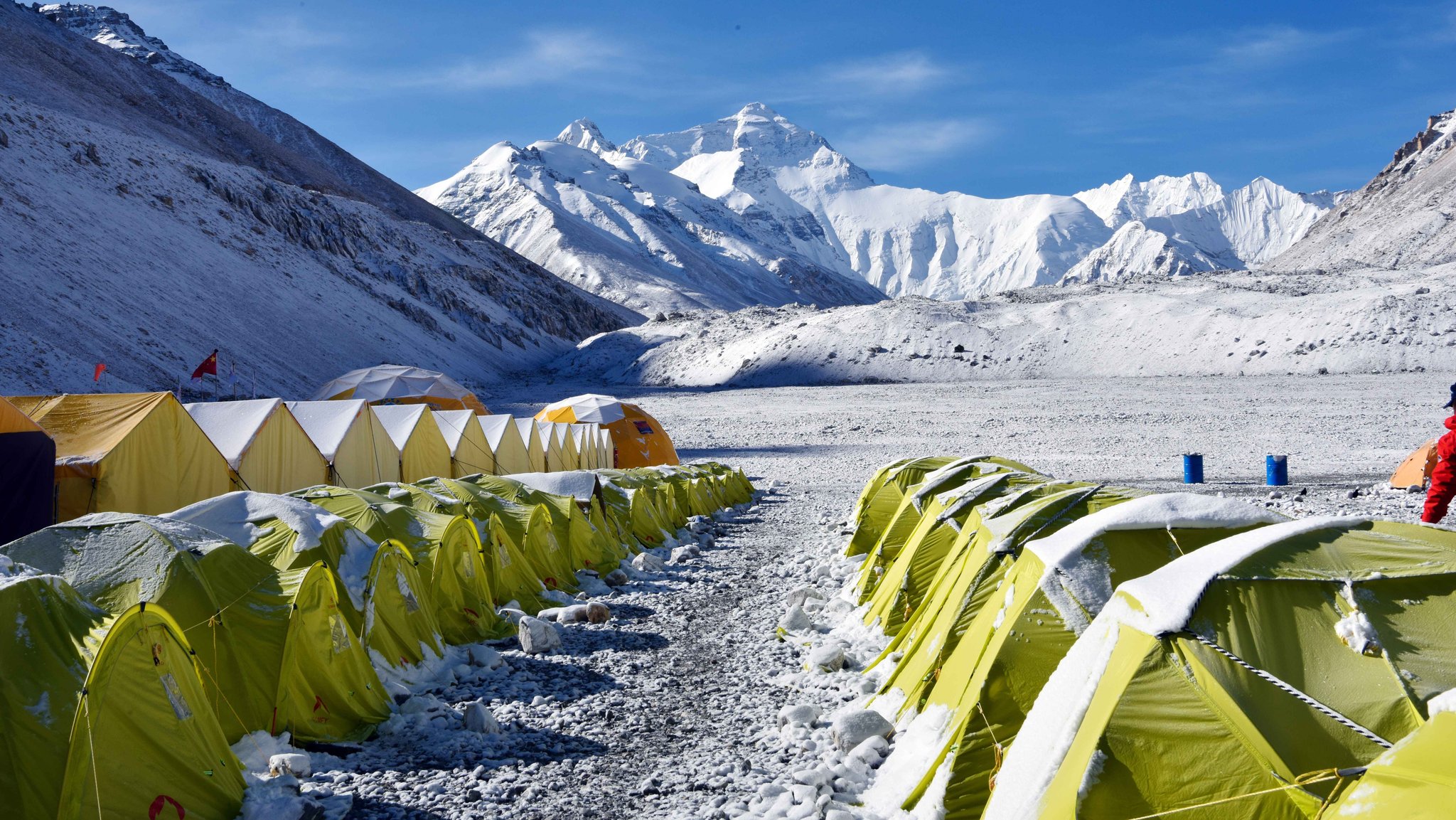 Schneesturm am Mount Everest: Fast 1.000 Menschen eingeschlossen