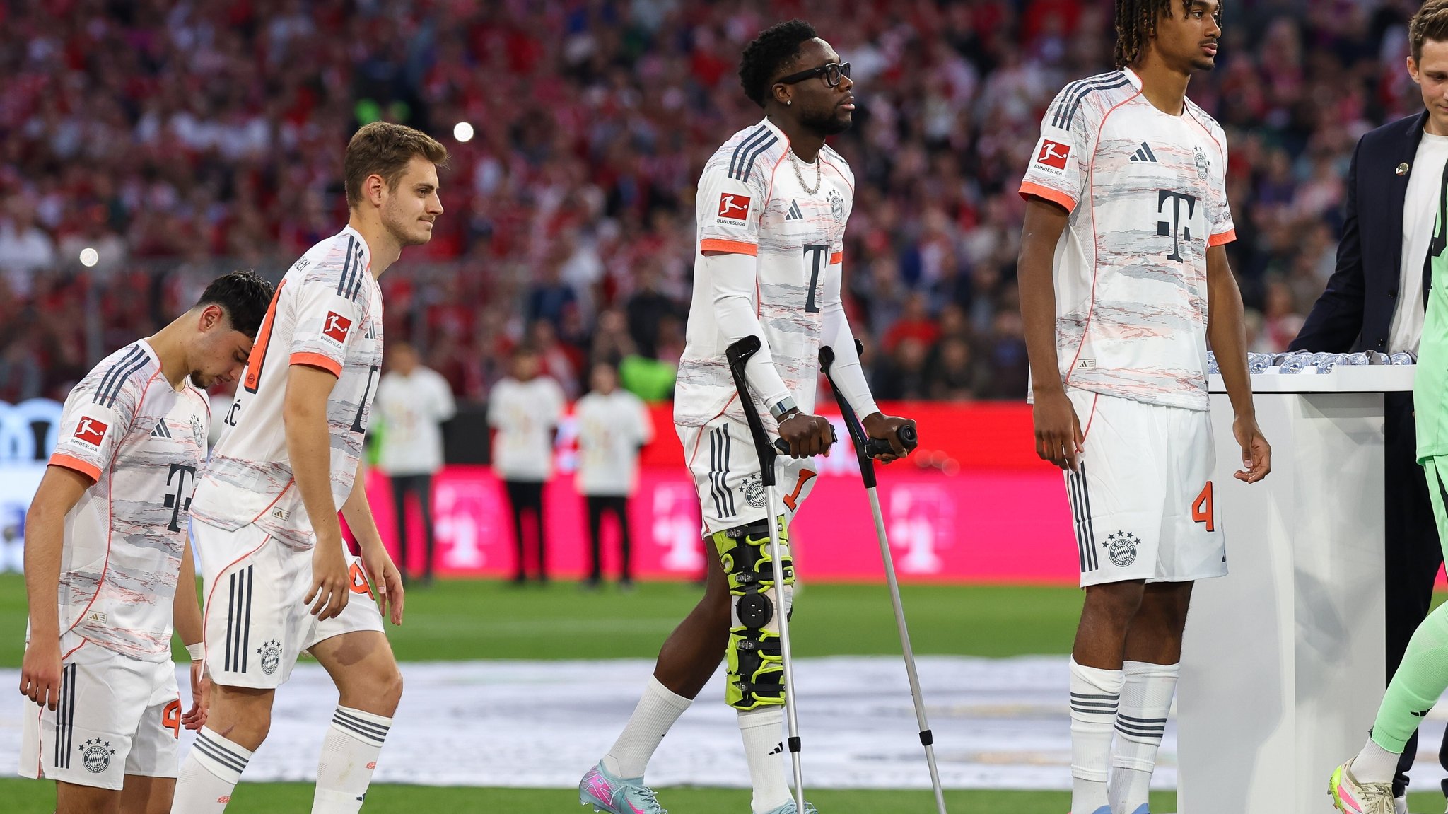 Nach Davies-Verletzung: Bayern zieht Konsequenzen