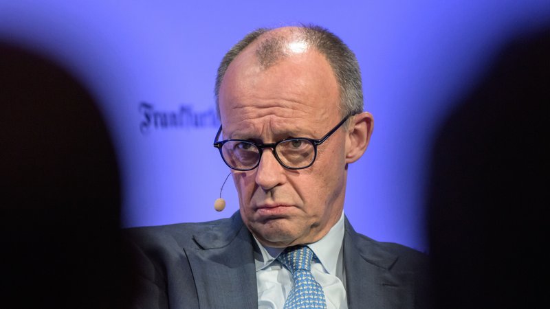 Merz' Aussage über das Frauenbild bei Muslimen sorgte für Kritik – und eine Einladung in eine Moschee in Oberbayern. | Bild: picture alliance/dpa | Hannes P. Albert Merz' Aussage über das Frauenbild bei Muslimen sorgte für Kritik – und eine Einladung in eine Moschee in Oberbayern.