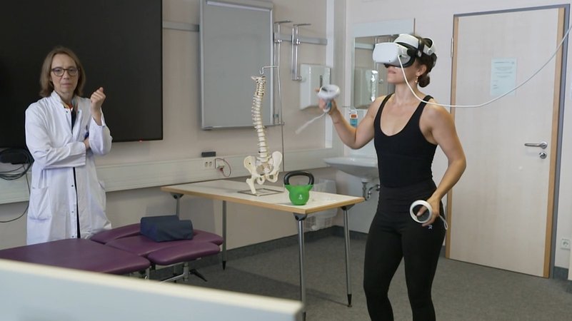 Die Uniklinik Würzburg arbeitet an einer Methode, chronische Rückenschmerzen mit Hilfe von VR-Technologie zu behandeln.