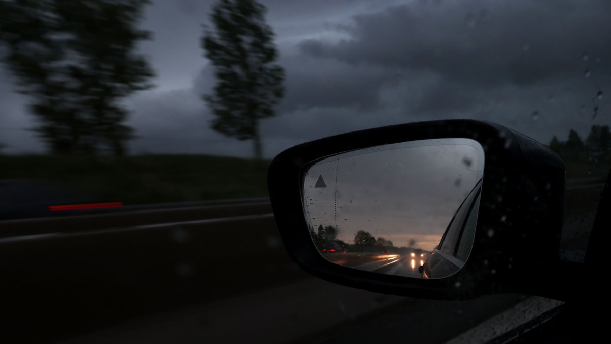 Unfälle auf A8 bei Starkregen – Autobahn stundenlang gesperrt