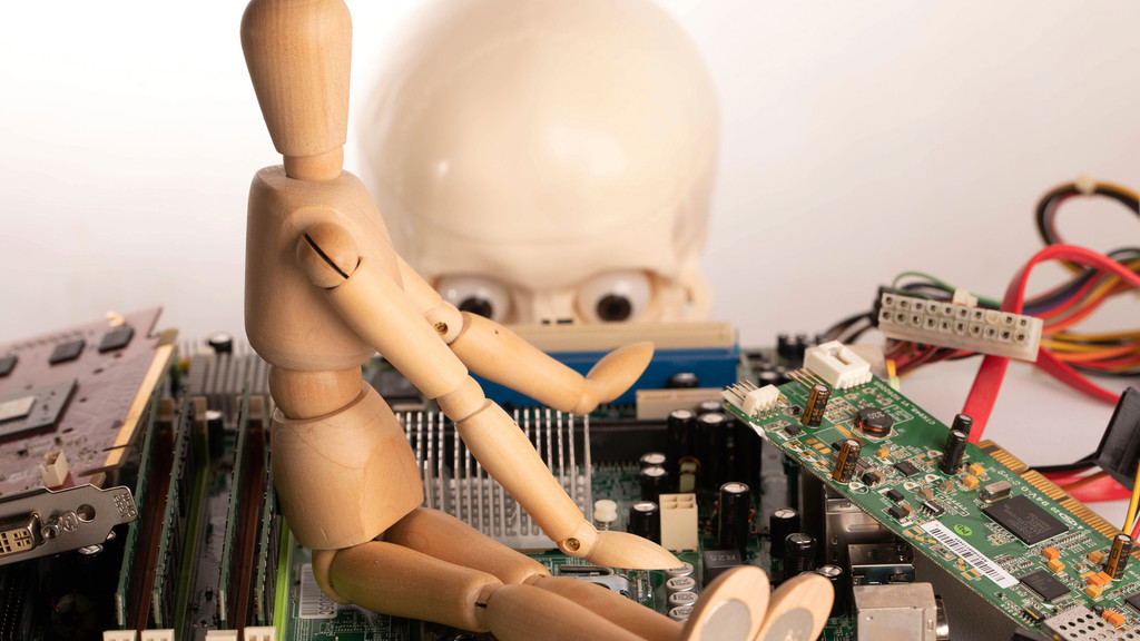 Künstliche Intelligenz wird nicht immer nur als Segen erlebt. Viele fürchten die Abschaffung von Arbeitsplätzen durch den Einsatz von KI. 