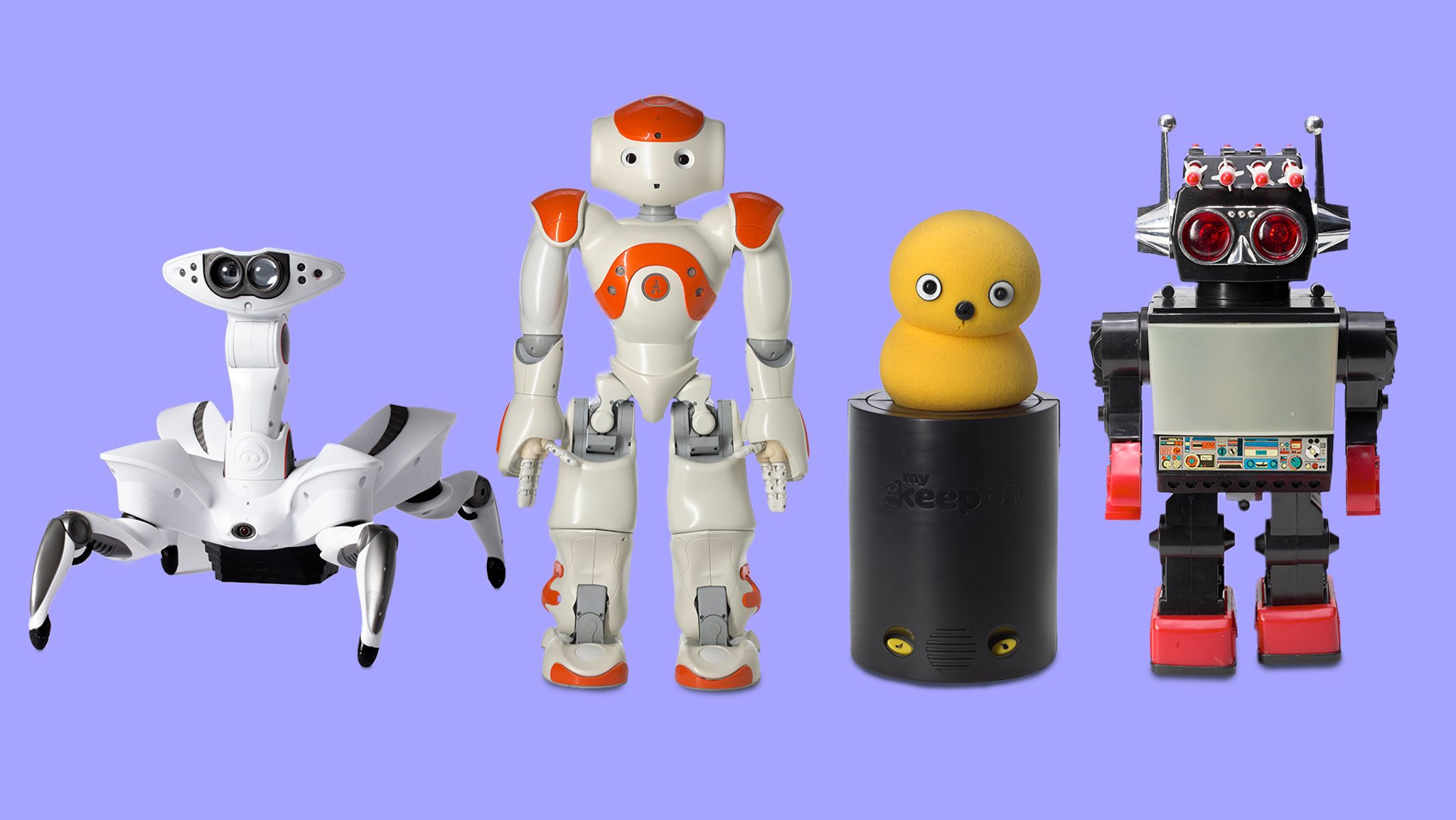 Auswahl einiger der Roboter und Roboter-Spielfiguren in der neuen Dauerausstellung "Robotic Worlds" in der Pinakothek der Moderne in München