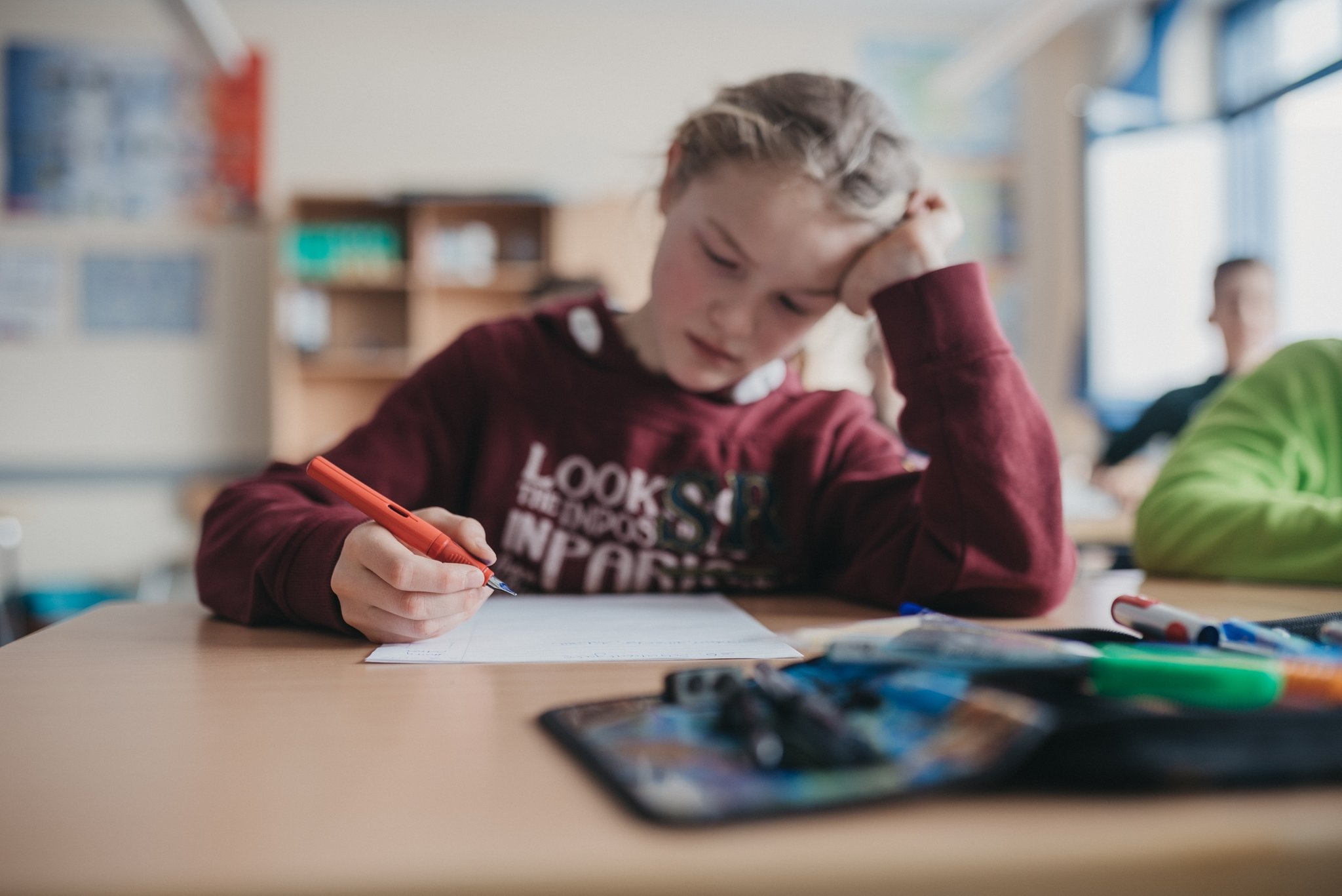 Schüler während einer Schulaufgabe.