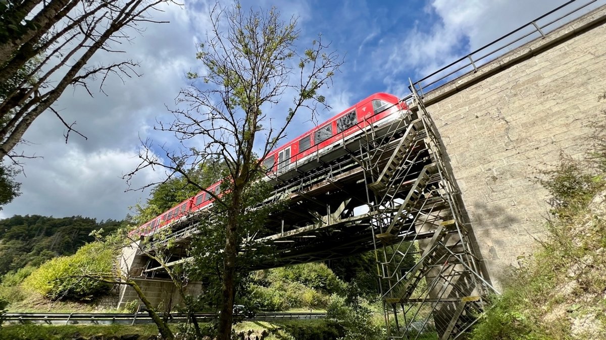 "Vollkatastrophe": Tausende Pendler von Bahnsperrung betroffen