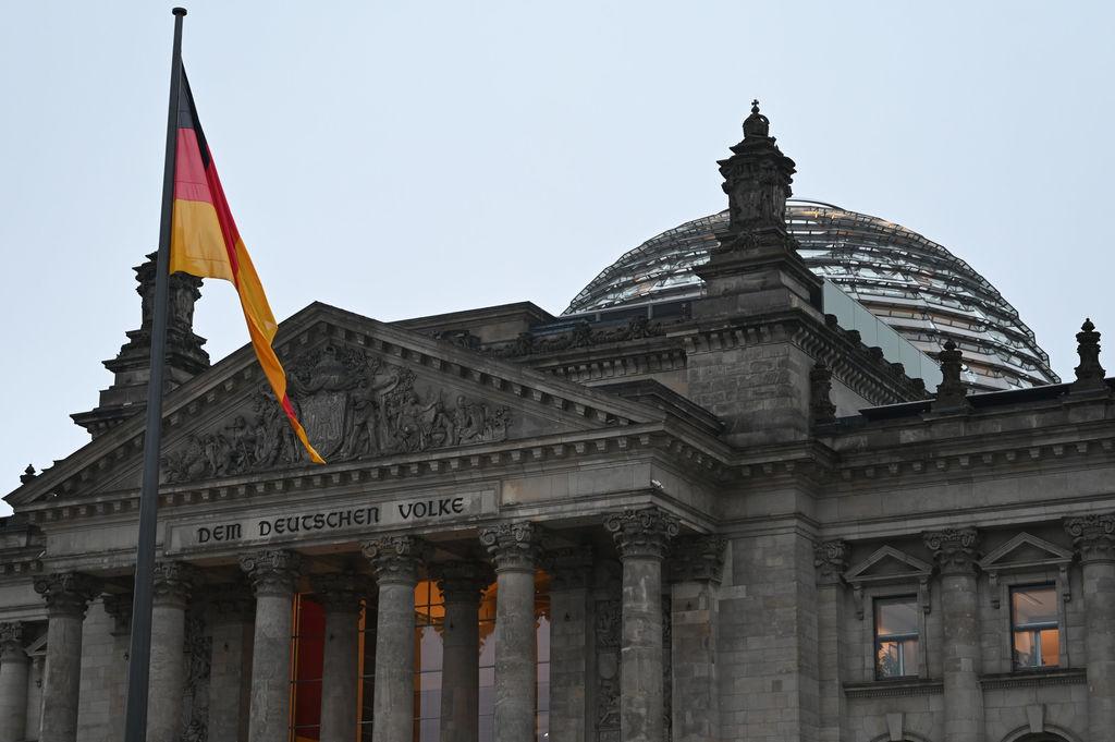 13.11.2024, Berlin: Das Reichstagsgebäude am Morgen. 