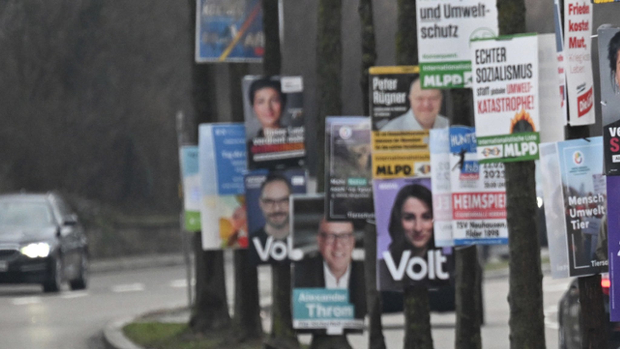 Wahlplakate auch von kleinen Parteien