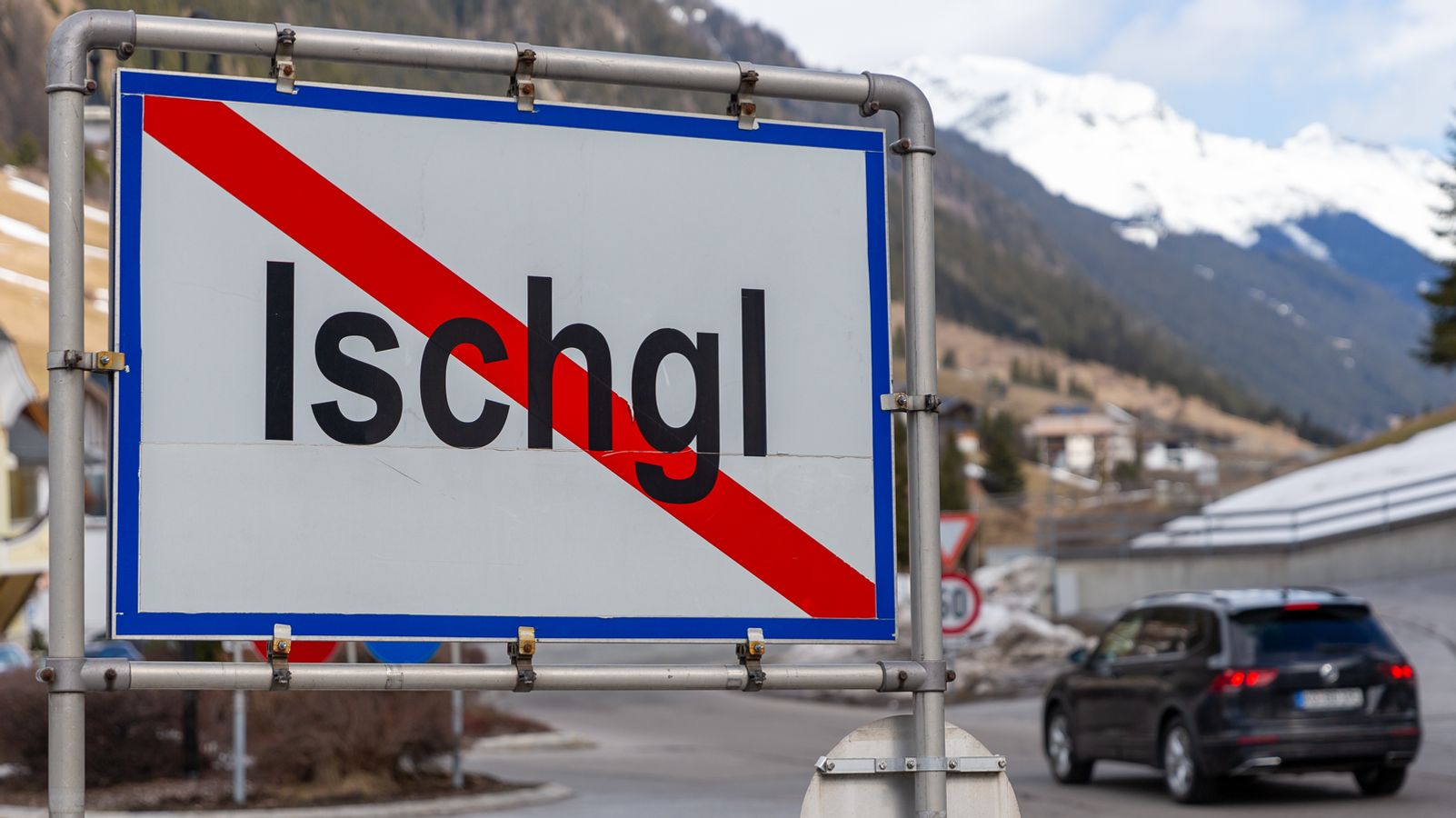 Image accompanying Ende März werden in Bussen "lauter schwarze Köpfe" nach Deutschland gebracht. "Wir werden eingesperrt in Deutschland, in ganz Europa und dieses Volk darf ohne P