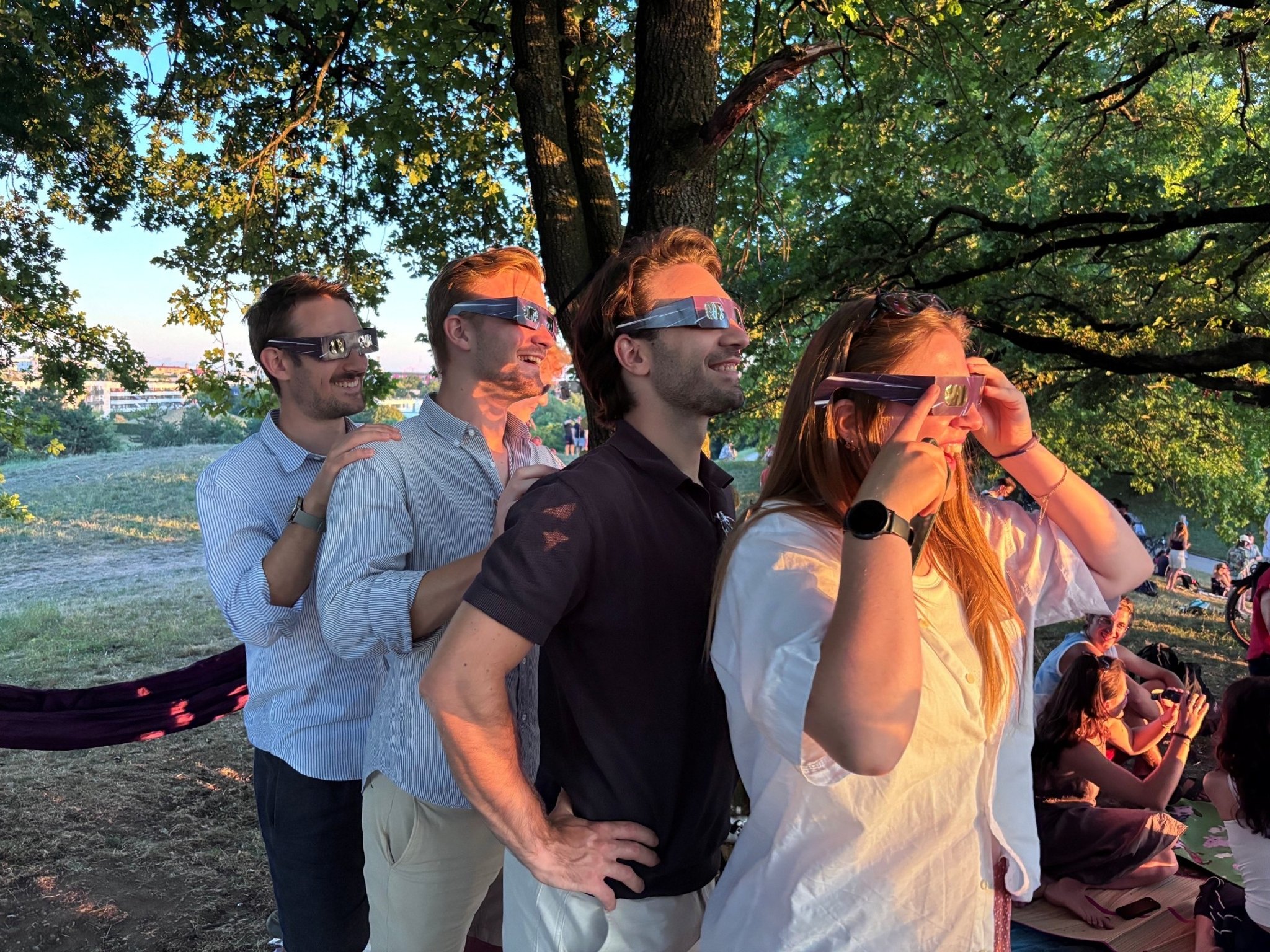 Von "Ohhs" und "Ahhs": So war die Sonnenfinsternis über Bayern