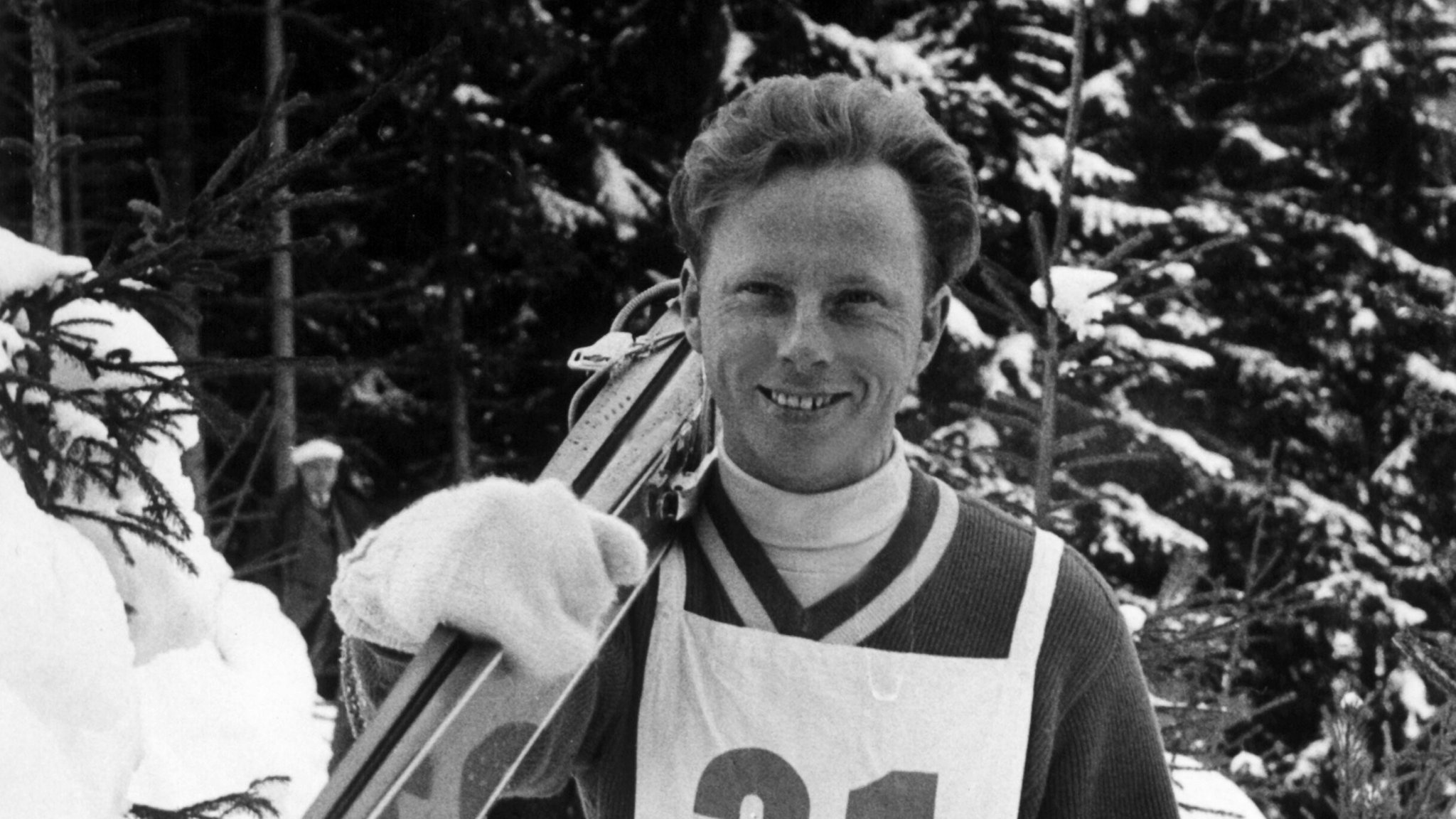 Der Skispringer Max Bolkart beim Kongsberg Coupe-Skispringen in Neustadt 1963.
