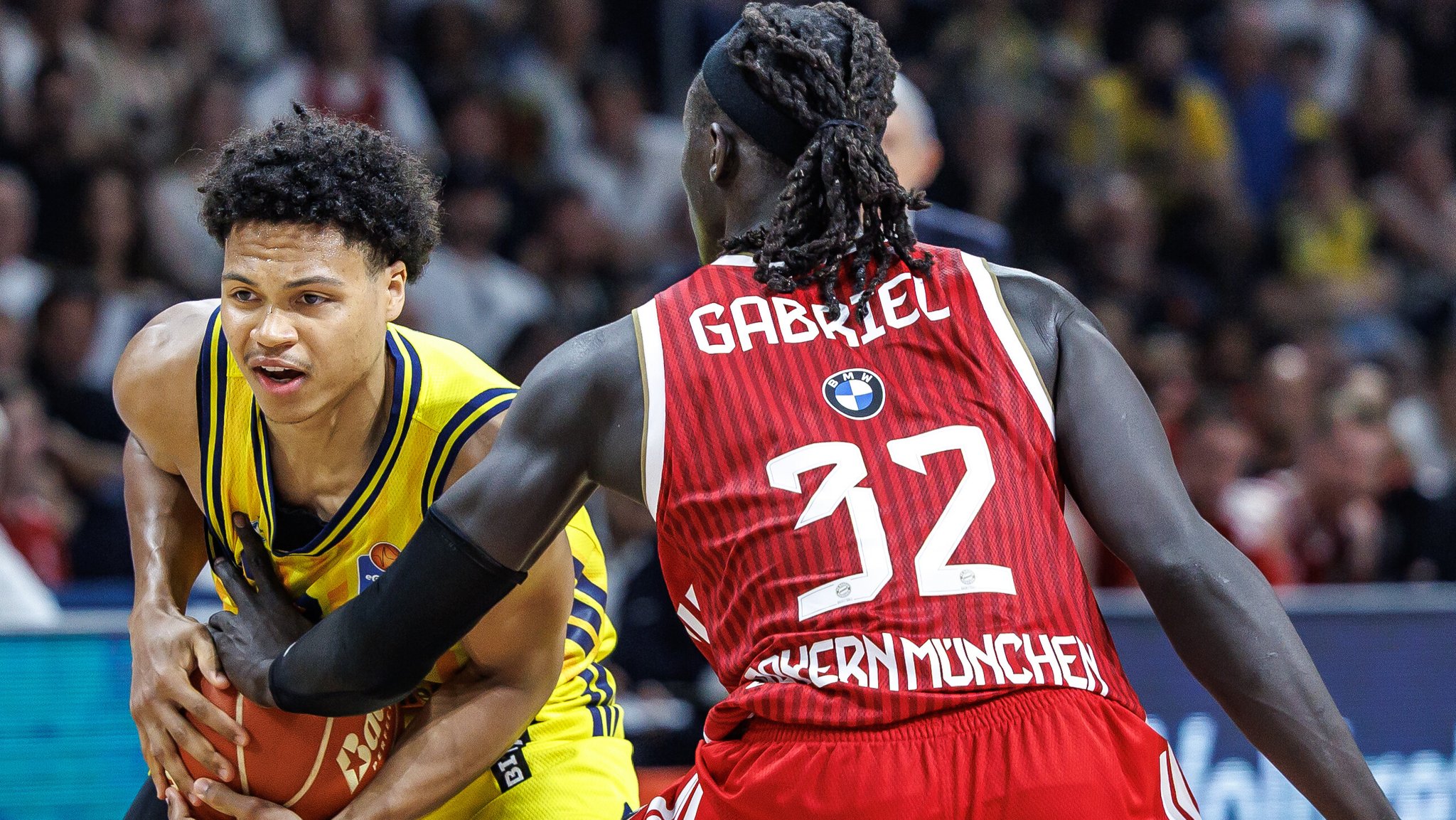 Spielszene: Alba Berlin - FC Bayern Basketball | Bild: picture-alliance / dpa Spielszene: Alba Berlin - FC Bayern Basketball
