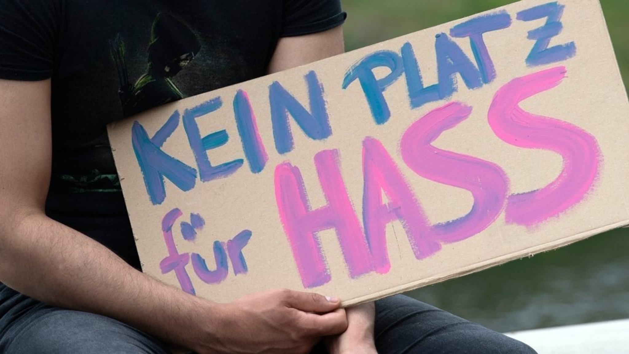 Schild mit der Aufschrift: Kein Platz für Hass