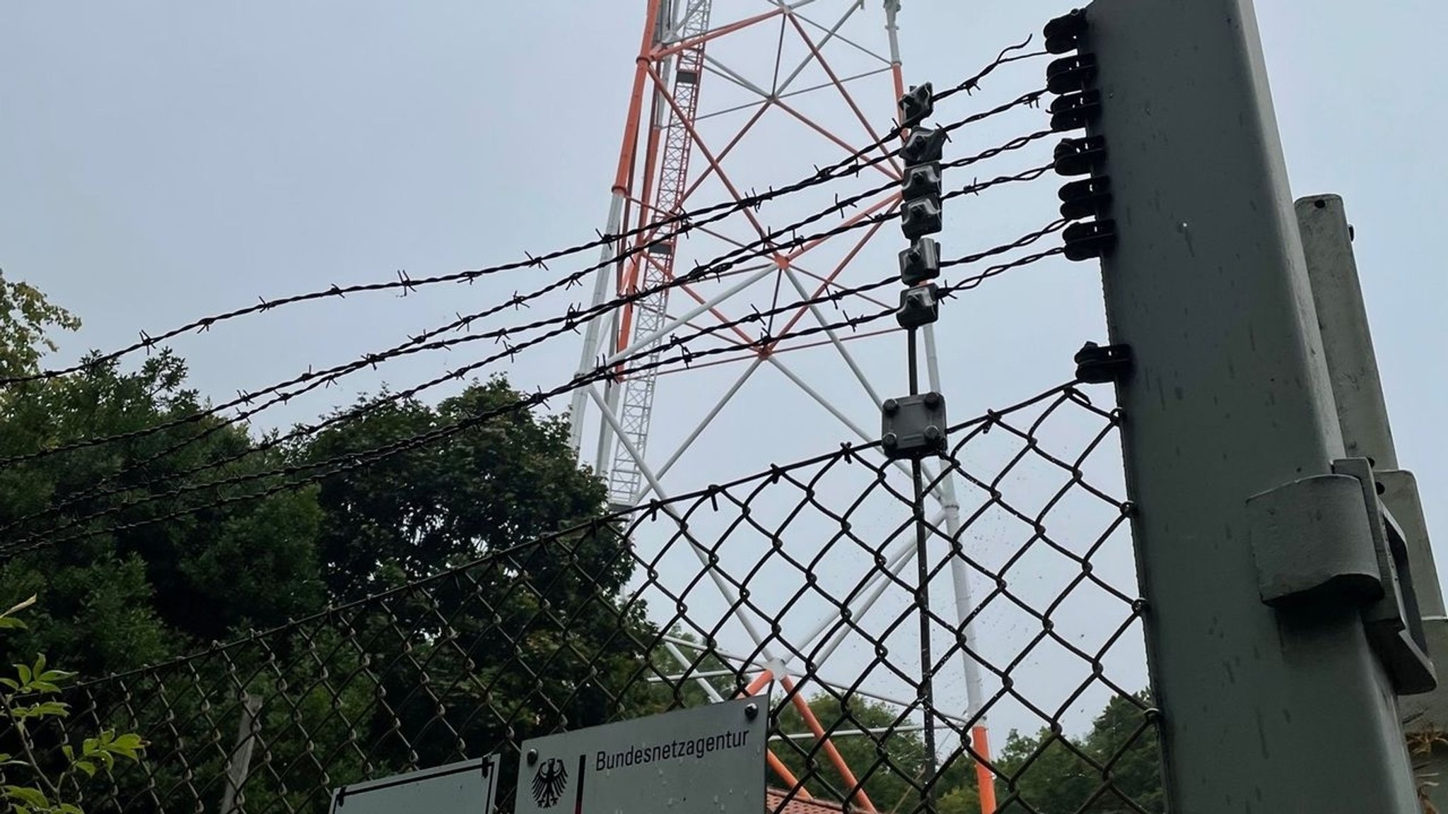 Zaun am verlassenen Funkturm der US-Armee in Heidenheim