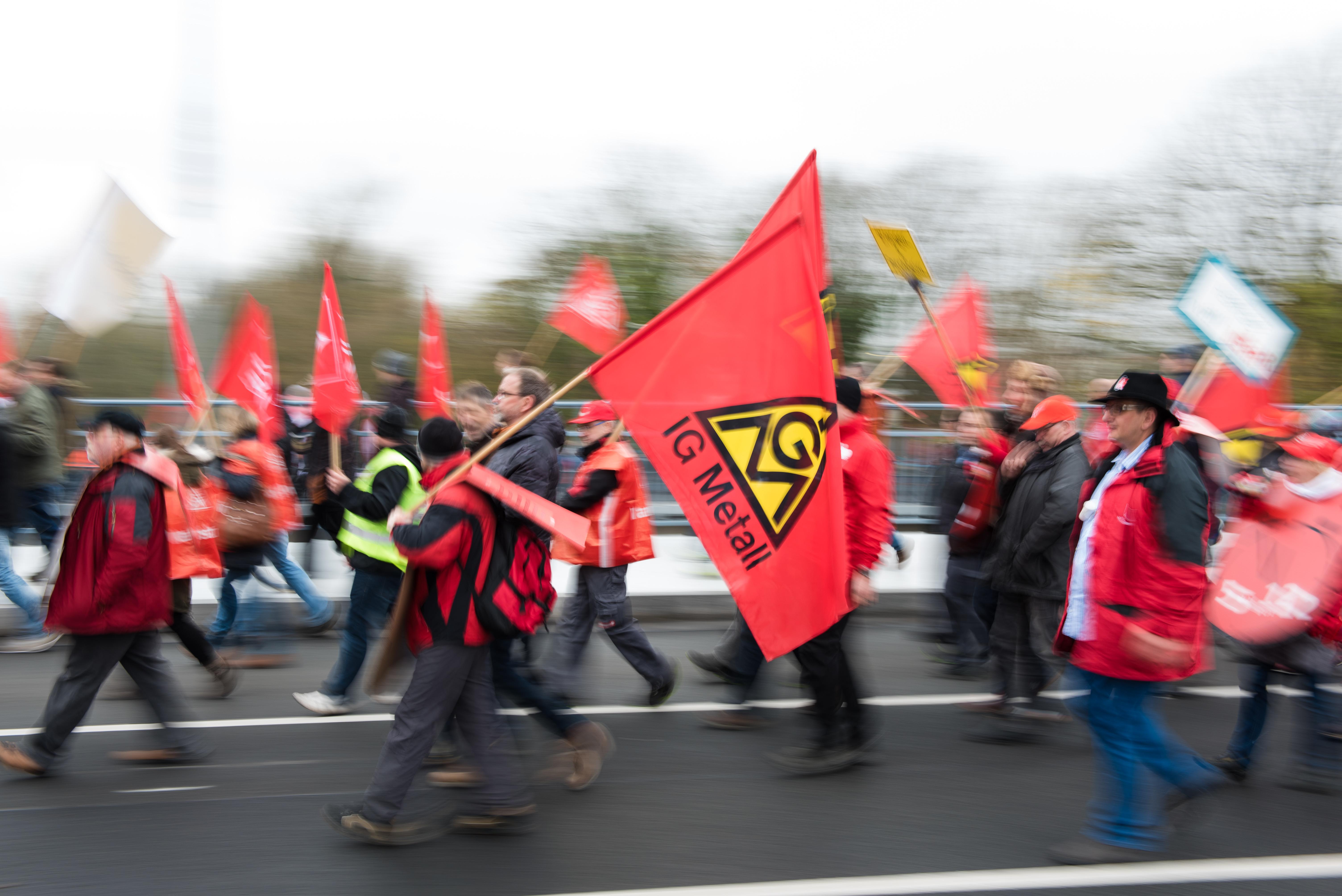 Verhärtete Fronten Bei Tarifverhandlungen In Der Metallindustrie | BR24