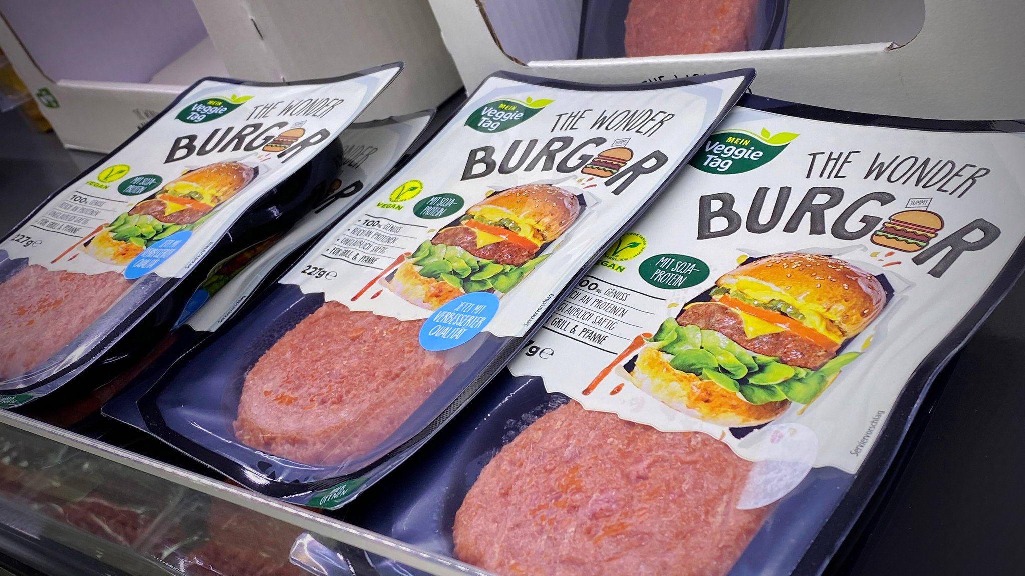 Ein Veggie-Burger im Supermarkt