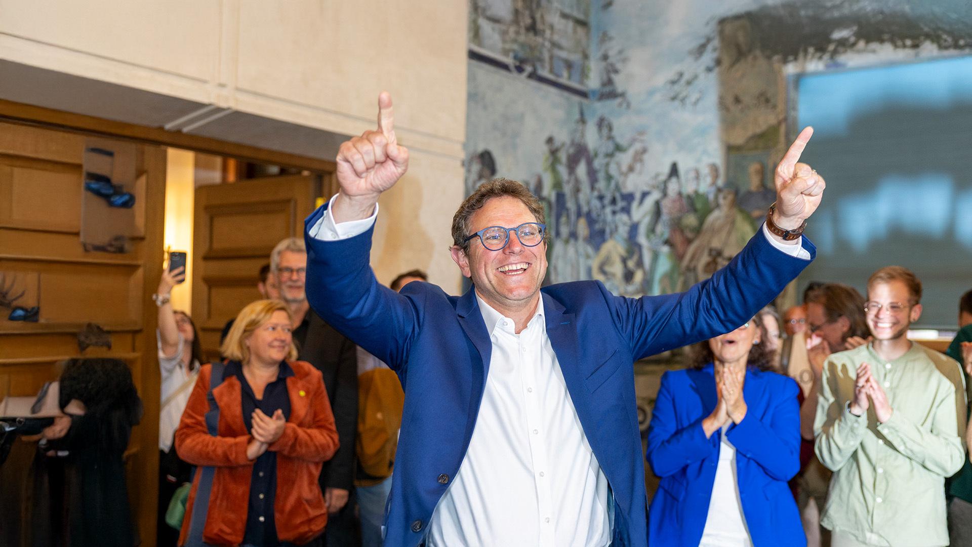Martin Heilig feiert Wahlsieg bei Oberbürgermeisterwahl in Würzburg