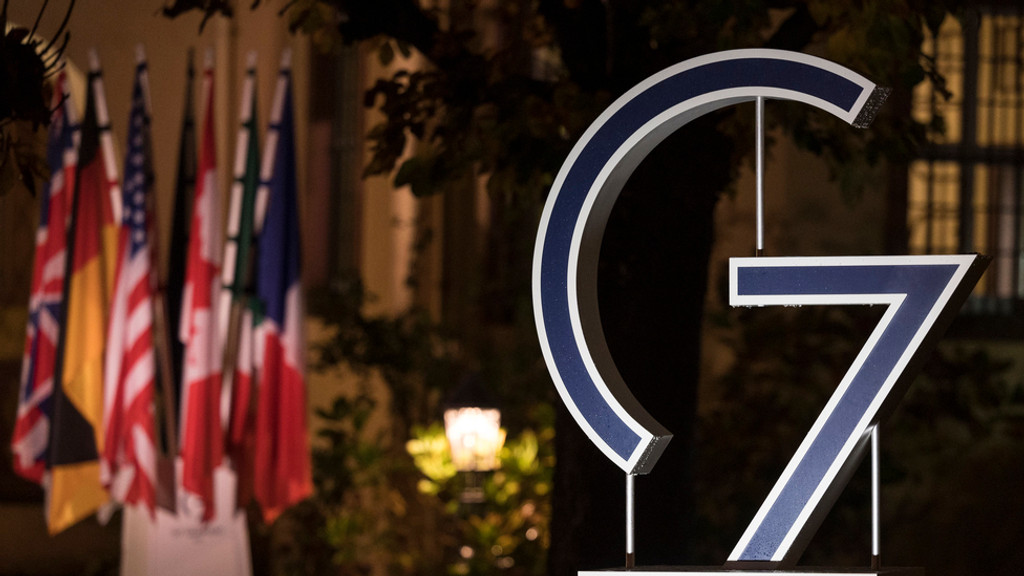 Flaggen und G7-Logo