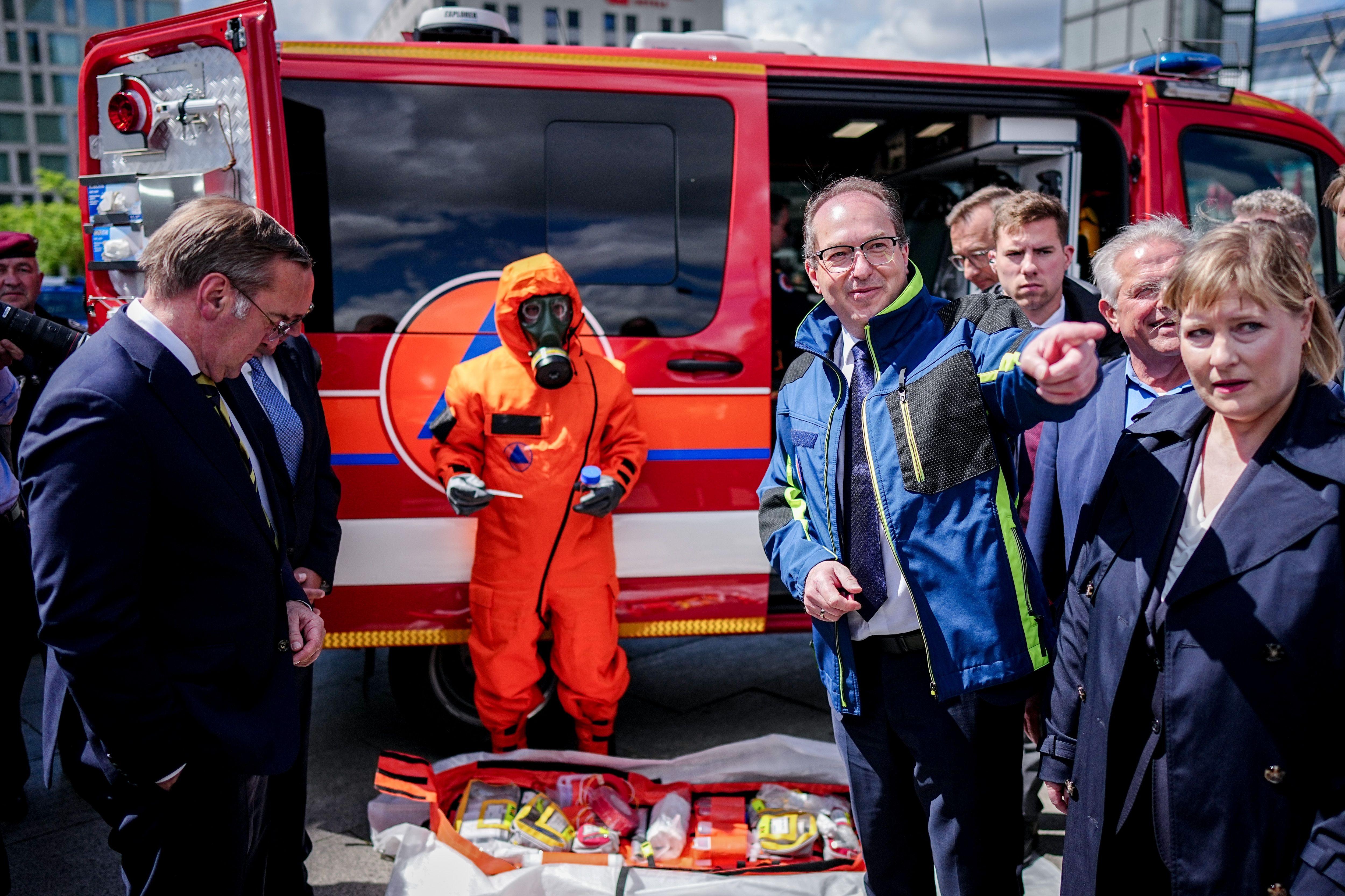 Bundesinnenminister Dobrindt hat seine Pläne zum Zivilschutz heute in Berlin vorgestellt.
