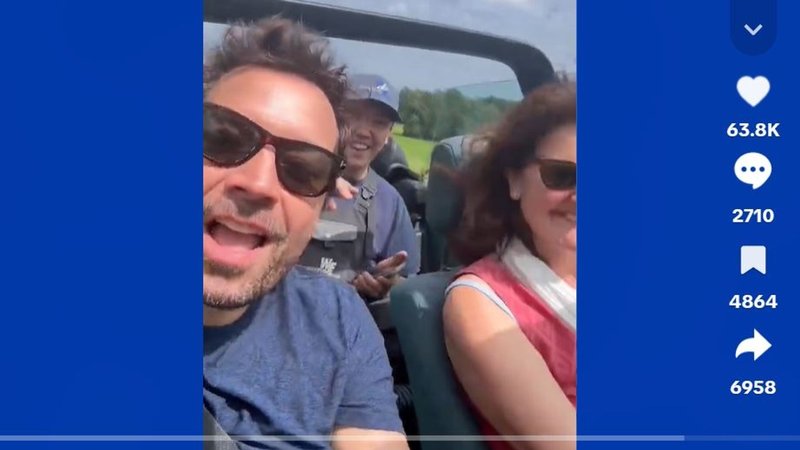 Jimmy Fallon, Leon und seine Mutter mit Bayern 1 unterwegs zum Hotel | Bild: Jimmy Fallon auf Tik Tok / Screenshot BR Jimmy Fallon, Leon und seine Mutter mit Bayern 1 unterwegs zum Hotel