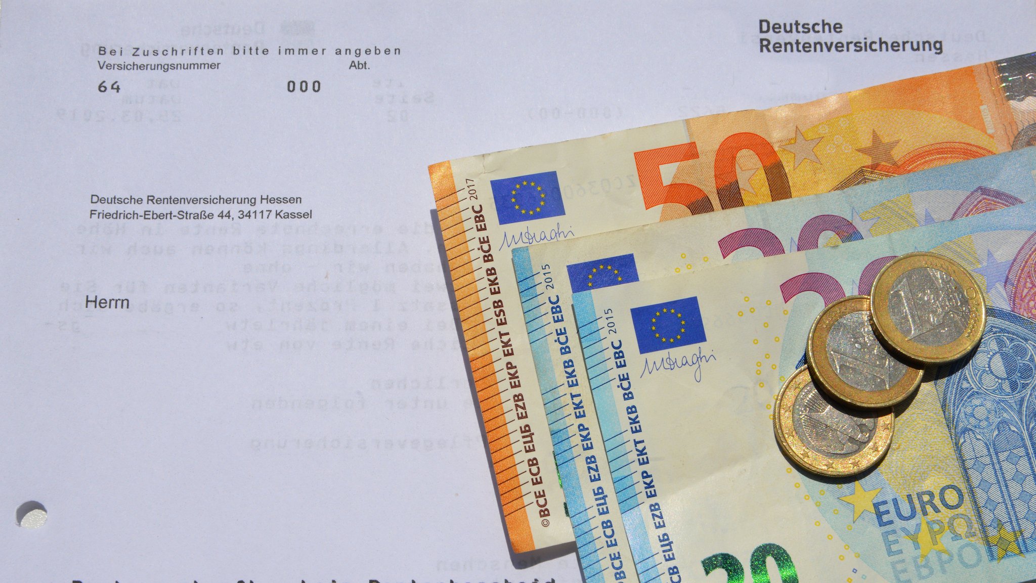 Rentenauskunft der Bundesversicherungsanstalt für Angestellte (BfA). | Bild: stock.adobe.com/Hermann Rentenauskunft der Bundesversicherungsanstalt für Angestellte (BfA).