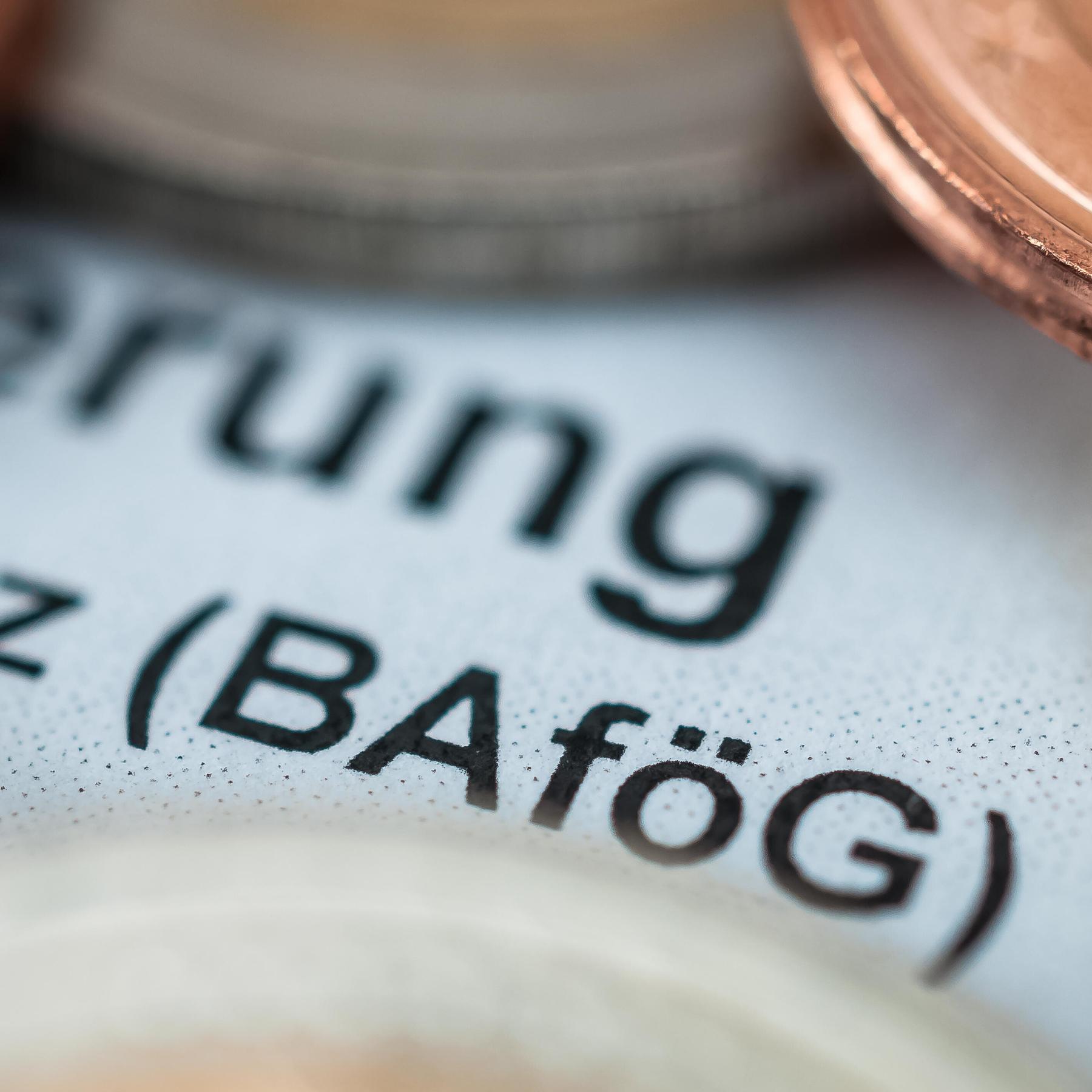 Landesstudierendenrat kritisiert BAföG-Verzögerung: "Jeder Monat auf dem Konto spürbar"