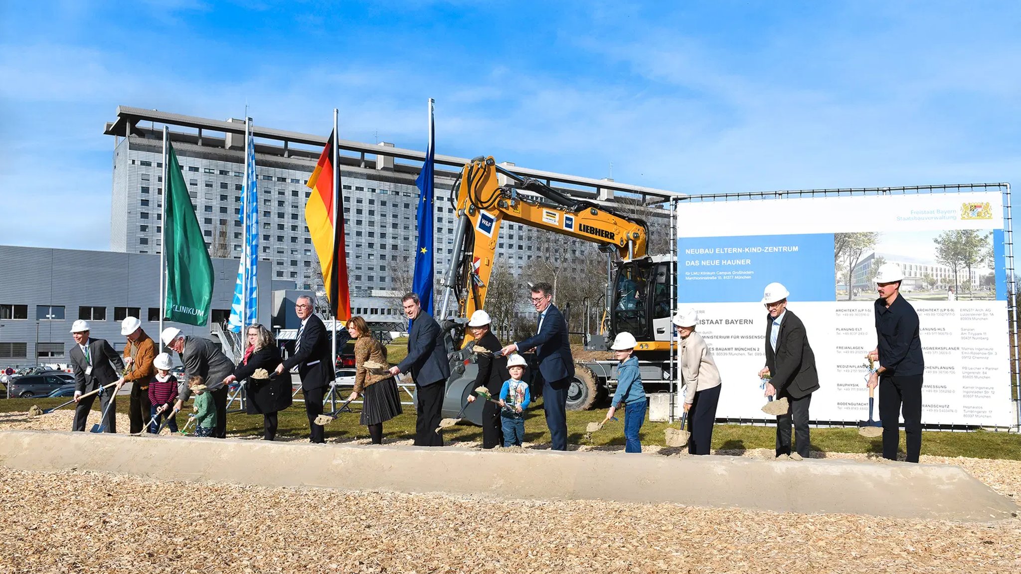 Nach mehrfacher Verschiebung der Eröffnung wurde am Montag nun der erste Spatenstich für das neue Kinderkrankenhaus in Großhadern gesetzt.