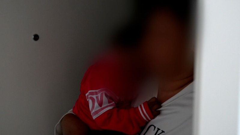 Mutter und Kind (verpixelt) | Bild: Bayerischer Rundfunk 2025 Mutter und Kind (verpixelt)