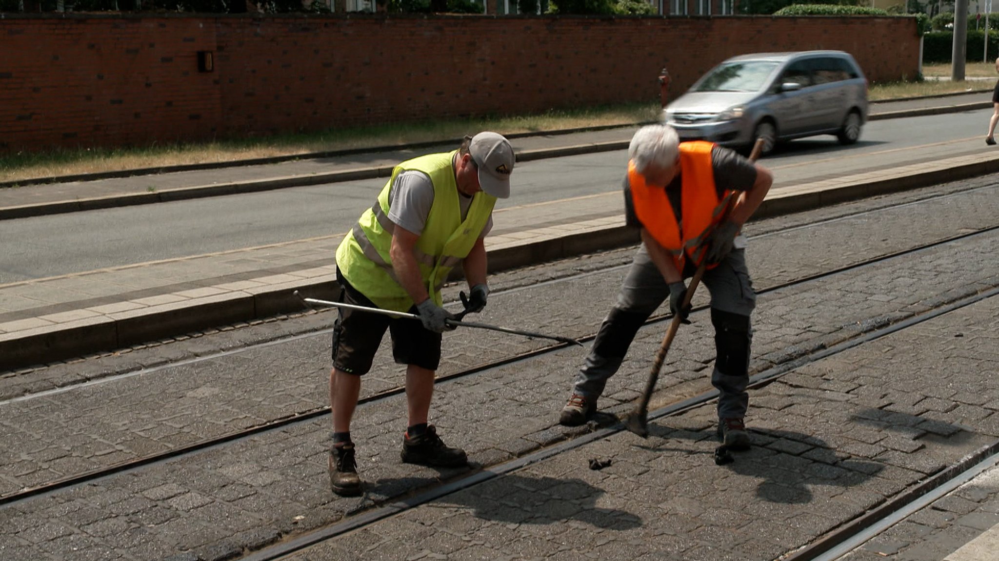 In Nürnberg hatten die Rekord-Temperaturen Anfang Juli drastische Folgen: Die Straßenbahnen konnten tagelang nicht mehr fahren. | Bild: Bayerischer Rundfunk 2026 In Nürnberg hatten die Rekord-Temperaturen Anfang Juli drastische Folgen: Die Straßenbahnen konnten tagelang nicht mehr fahren.
