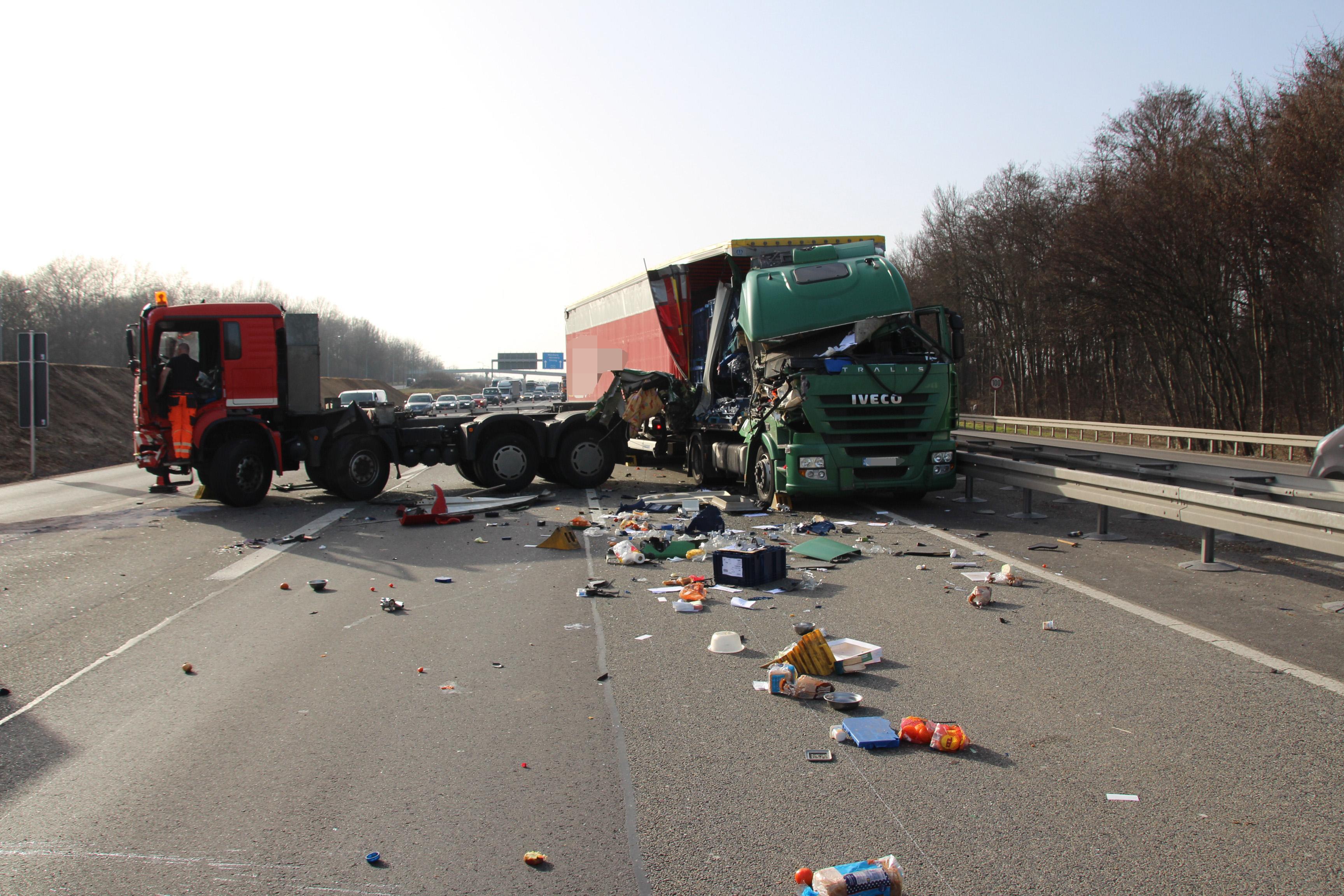 Lange Staus Auf Der A3 Nach Lkw Unfallen Br24