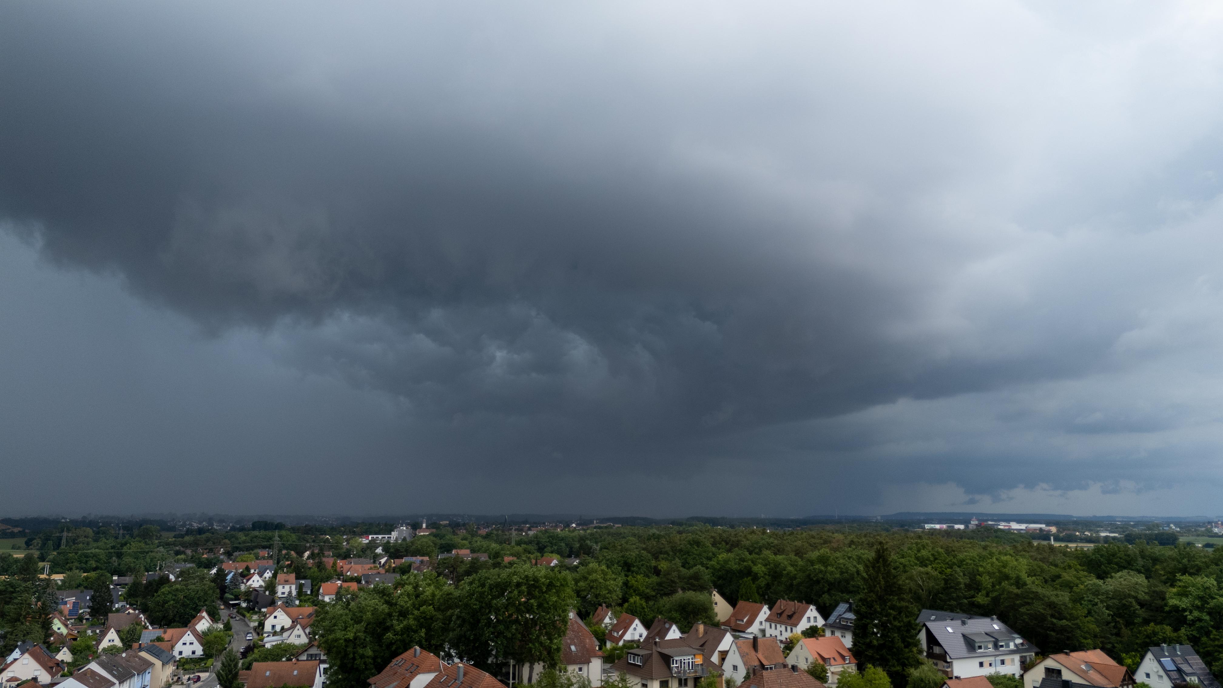 Gewitterwolken bei Fürth in Mittelfranken