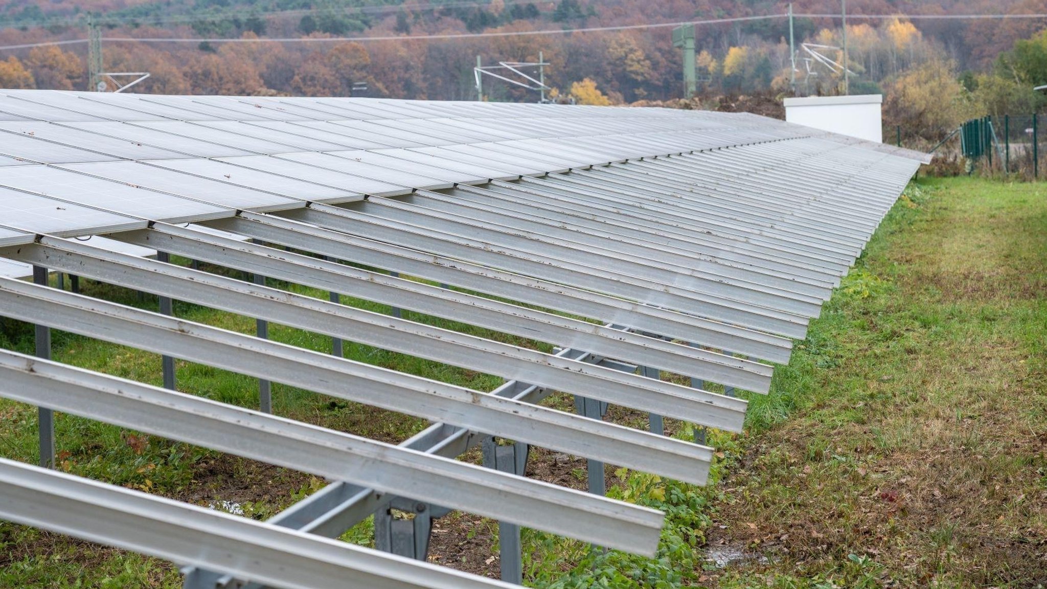 Solarpark, in dem Module gestohlen wurden (Symbolbild)