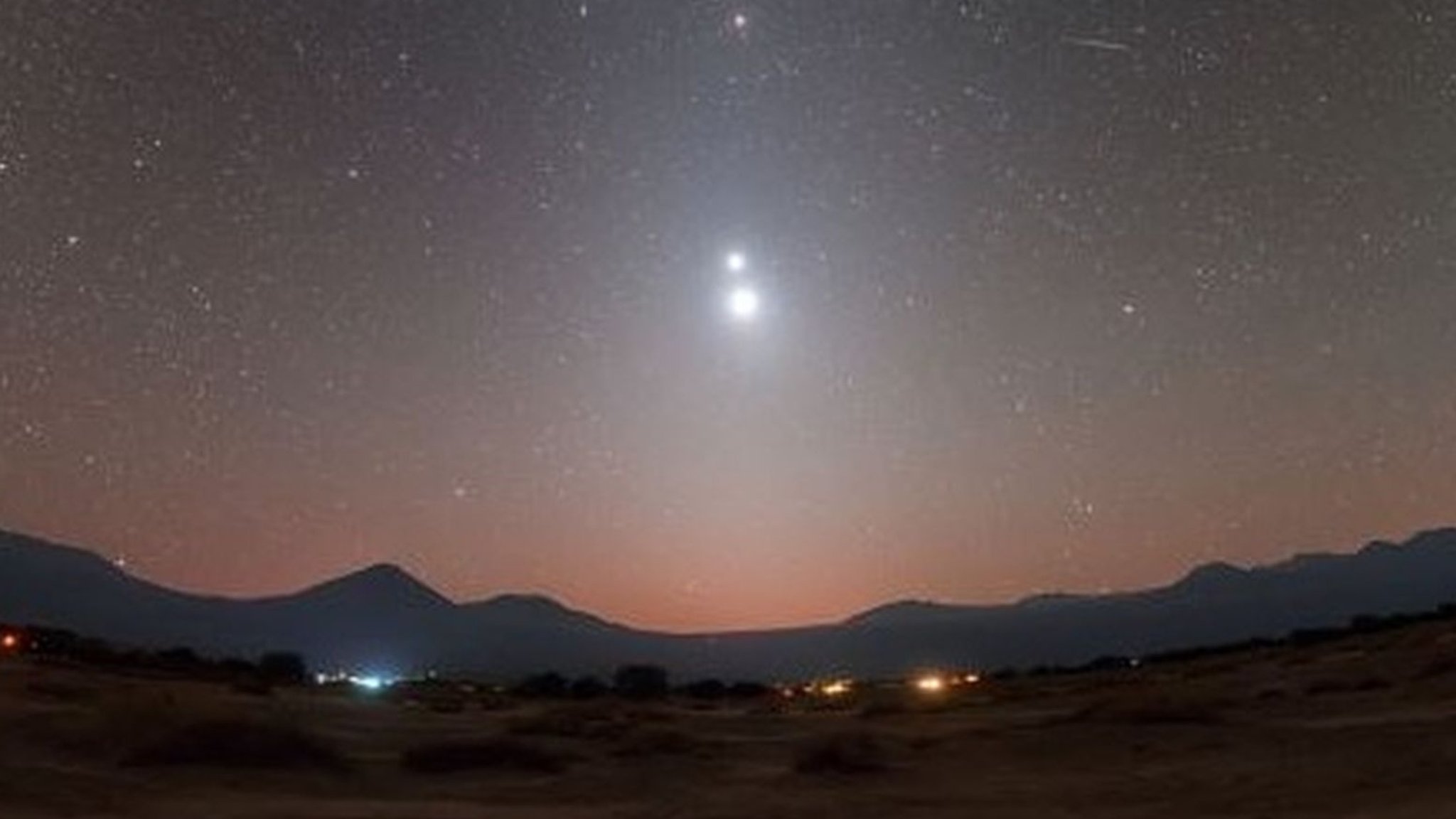 Astrolexikon: Asteroiden & Co / Meteor-Schauer über der chilenischen Wüste.