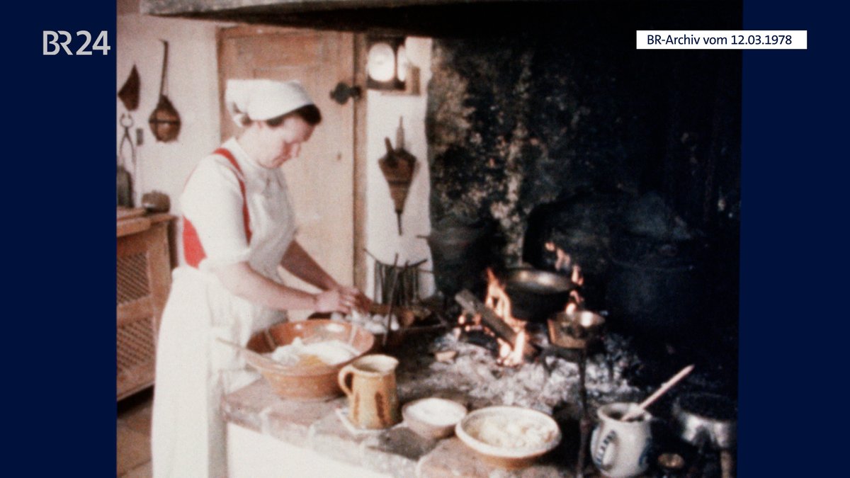 Bäuerin bei der Zubereitung von Spätzle