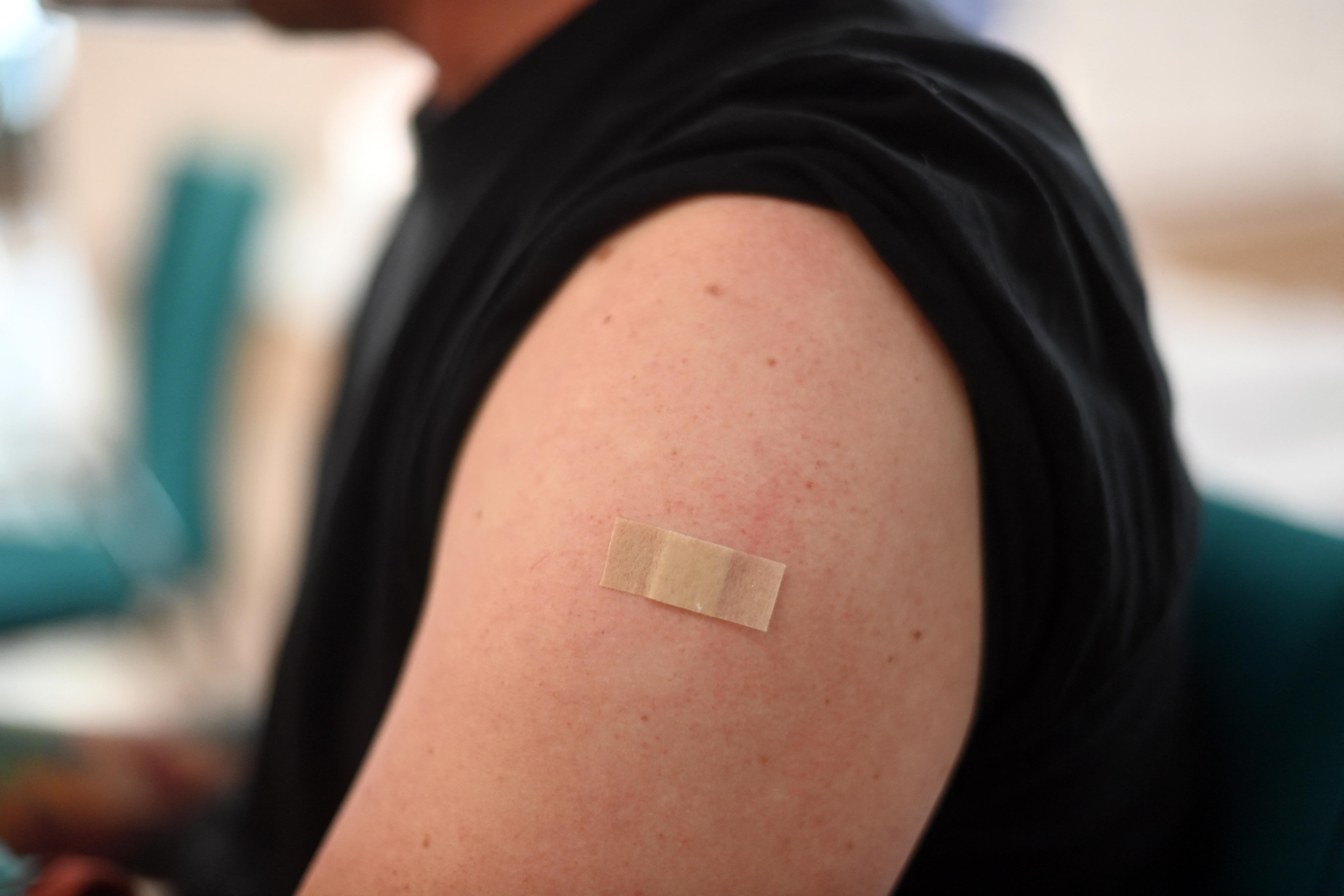 Impfkritiker behaupten, Geimpfte würden das Spike-Protein ausstoßen.