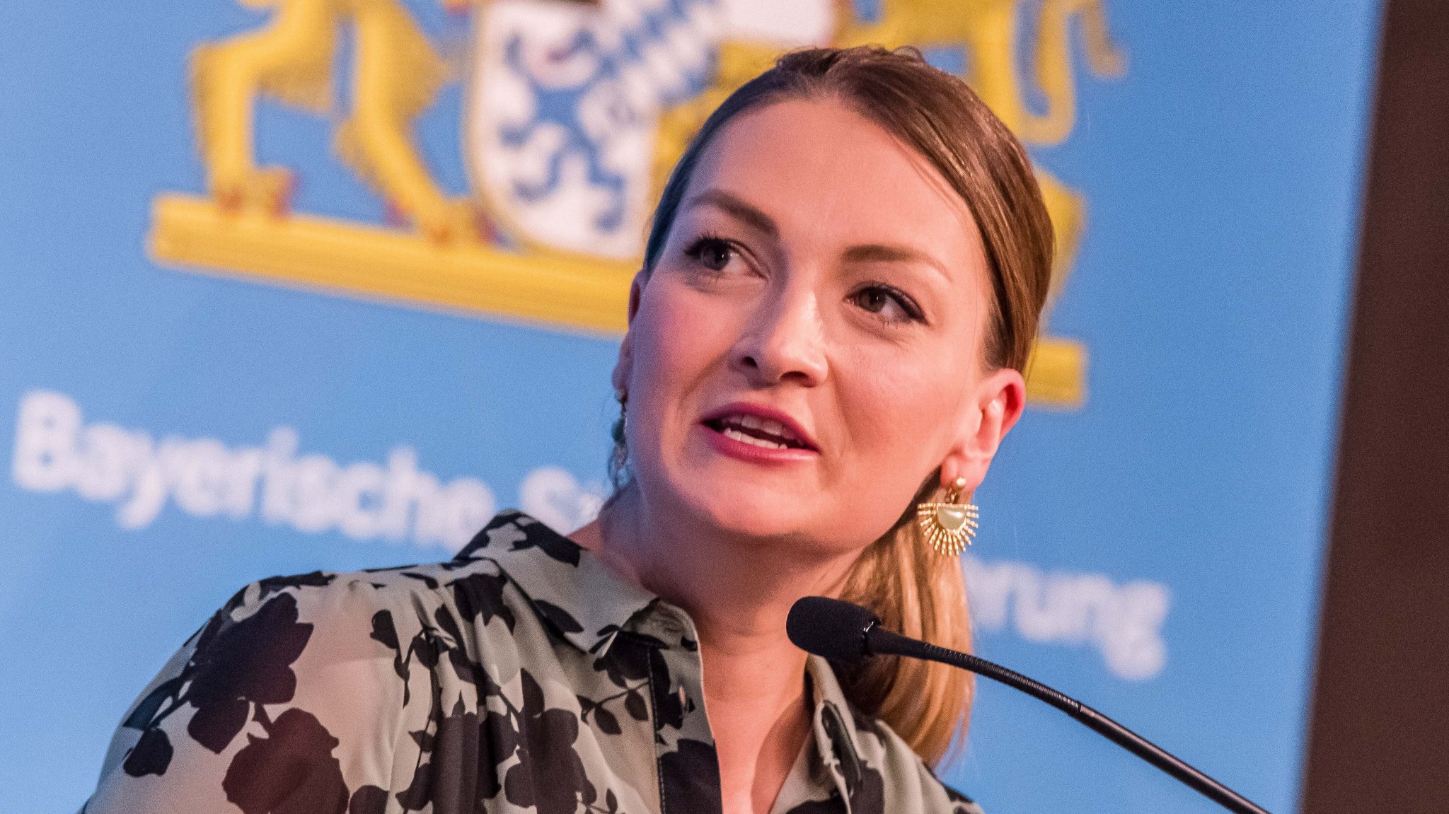 Die bayerische Digitalministerin Judith Gerlach bei einer Pressekonferenz.