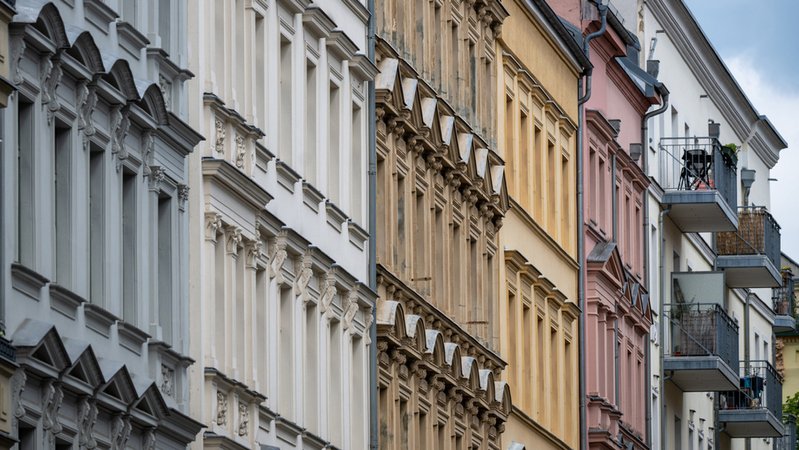 Blick auf sanierte Fassaden in Berlin