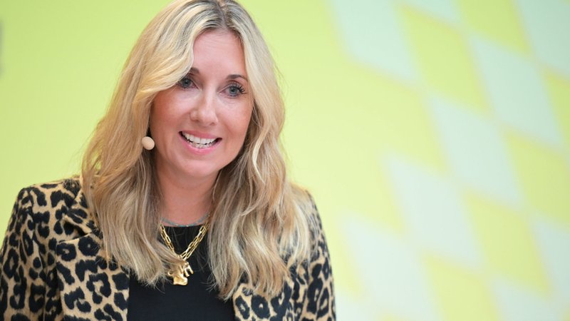 Anna Stolz, Kultusministerin in Bayern, nimmt zum Schulstart an einer Pressekonferenz teil. | Bild: dpa-Bildfunk/Malin Wunderlich Anna Stolz, Kultusministerin in Bayern, nimmt zum Schulstart an einer Pressekonferenz teil.