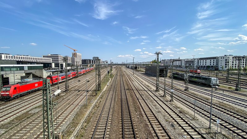 Blick von der Donnersbergerbrücke auf Bahngleise Richtung Münchner Hauptbahnhof | Bild: BR/Markus Konvalin Blick von der Donnersbergerbrücke auf Bahngleise Richtung Münchner Hauptbahnhof