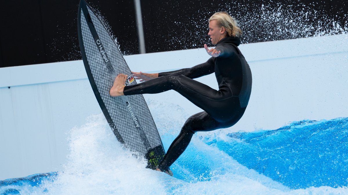 Olympia-Surfer Tim Elter in der Surftown MUC 