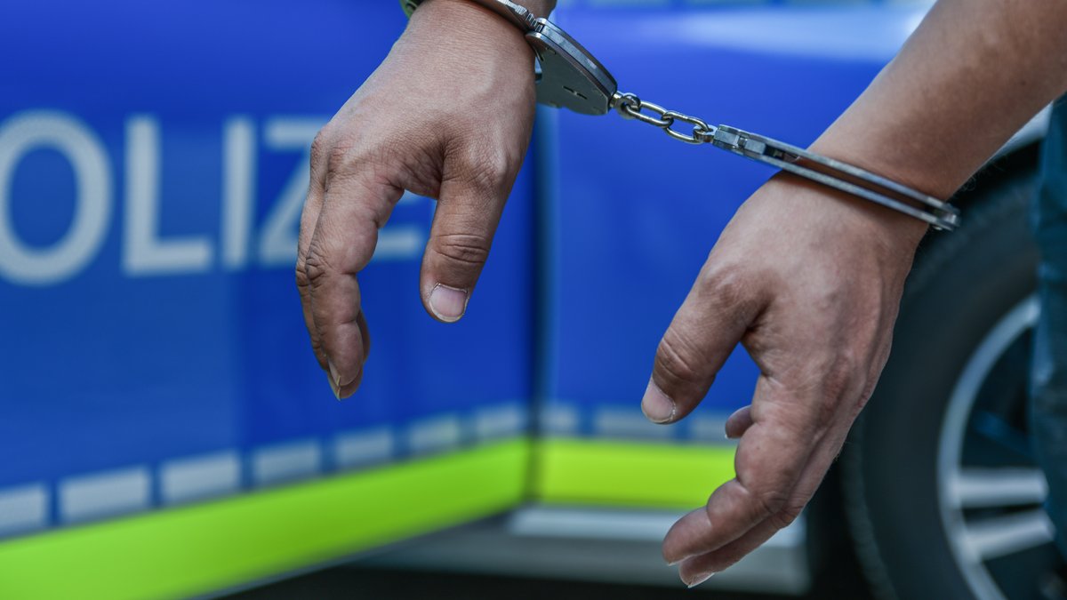 Randale nach Hochzeitsfeier: Polizisten-Würger in U-Haft