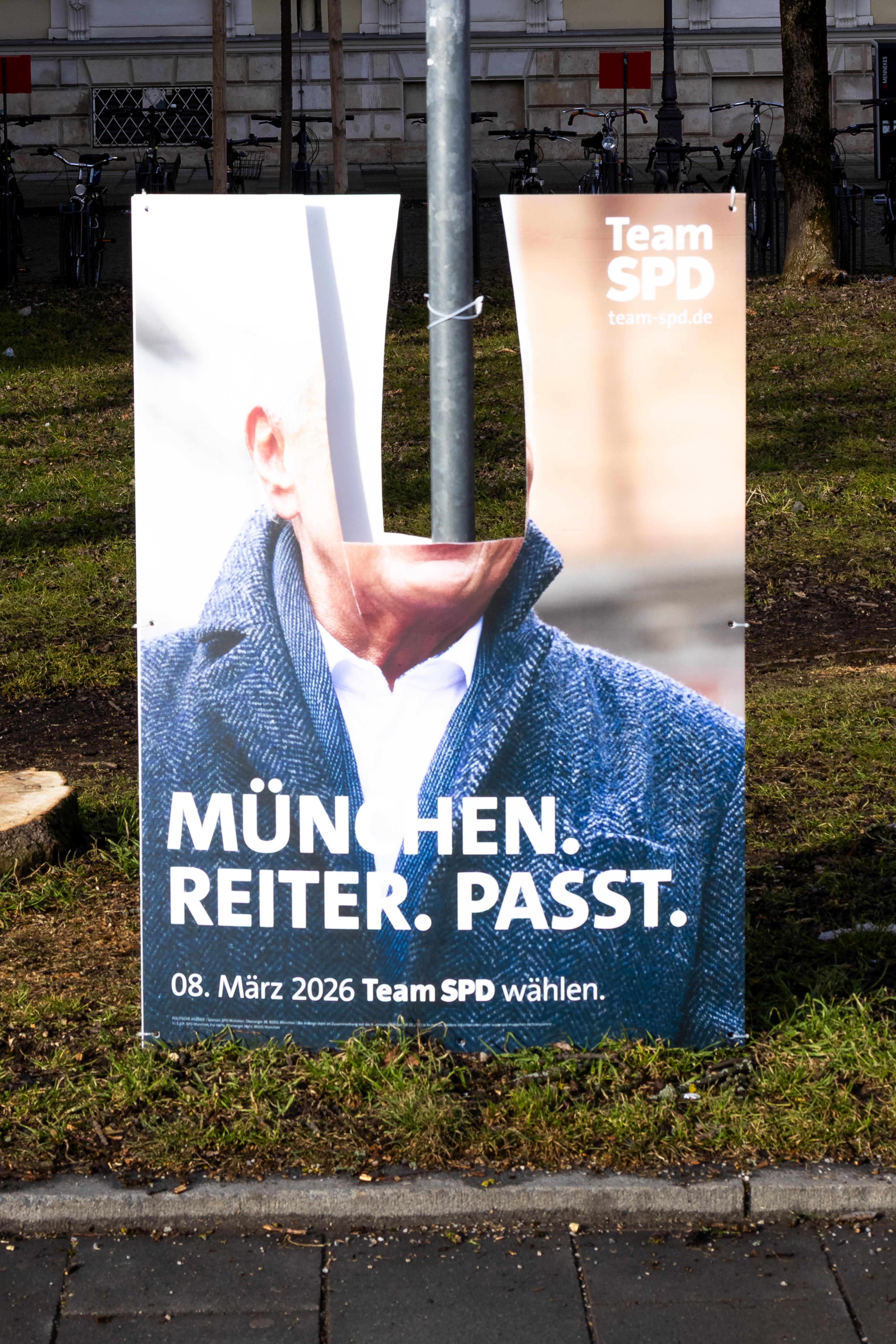 München: Dieter-Reiter-Plakat beschädigt