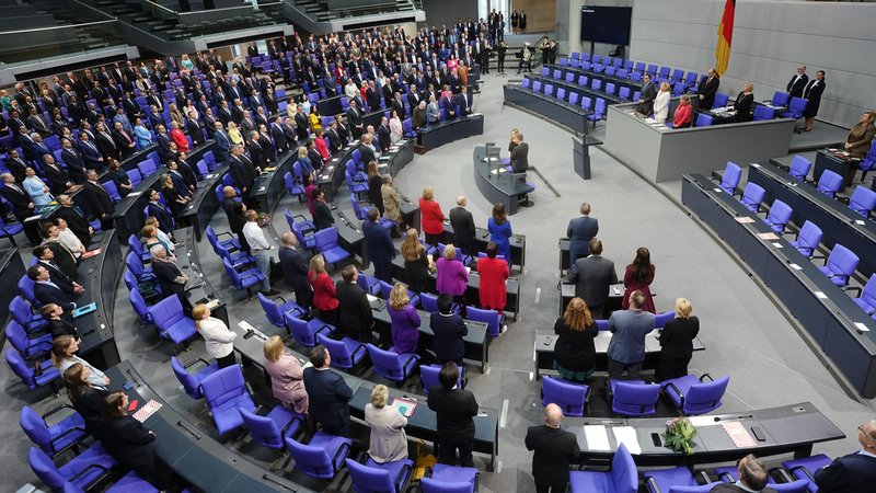 Neuer Bundestag: Weniger aber viele neu Abgeordnete | Bild: picture alliance/dpa | Kay Nietfeld Neuer Bundestag: Weniger aber viele neu Abgeordnete