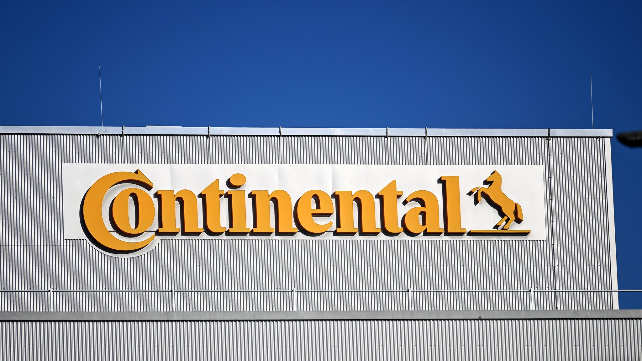 Schriftzug von Continental (Archiv- und Symbolbild) | Bild: picture alliance / Jens Niering Schriftzug von Continental (Archiv- und Symbolbild)