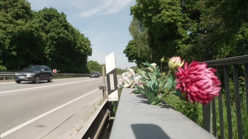 Viele Unfälle passieren auf der B388 - einer der gefährlichen Landstraßen in Bayern. | Bild: BR / Nadine Cibu Viele Unfälle passieren auf der B388 - einer der gefährlichen Landstraßen in Bayern.