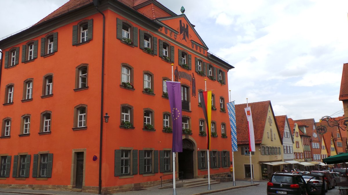 Christbaum vor Dinkelsbühler Rathaus an Weihnachten gestohlen
