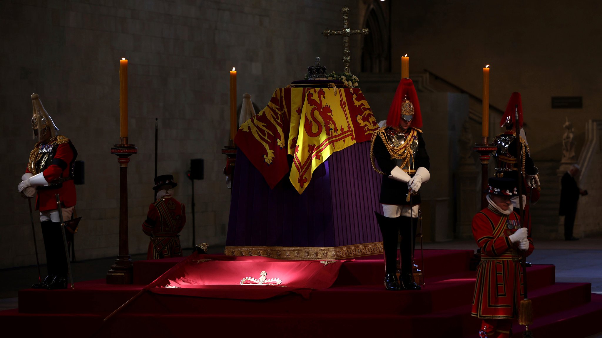 Sarg von Queen Elizabeth II. in der Westminster Hall in London 