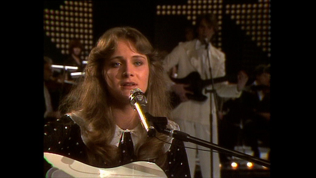 Vor 40 Jahren gewann Nicole mit "Ein bisschen Frieden" in Harrogate zum ersten Mal den Eurovision Song Contest für Deutschland. Das Lied, heute leider wieder so aktuell wie vor 40 Jahren.
