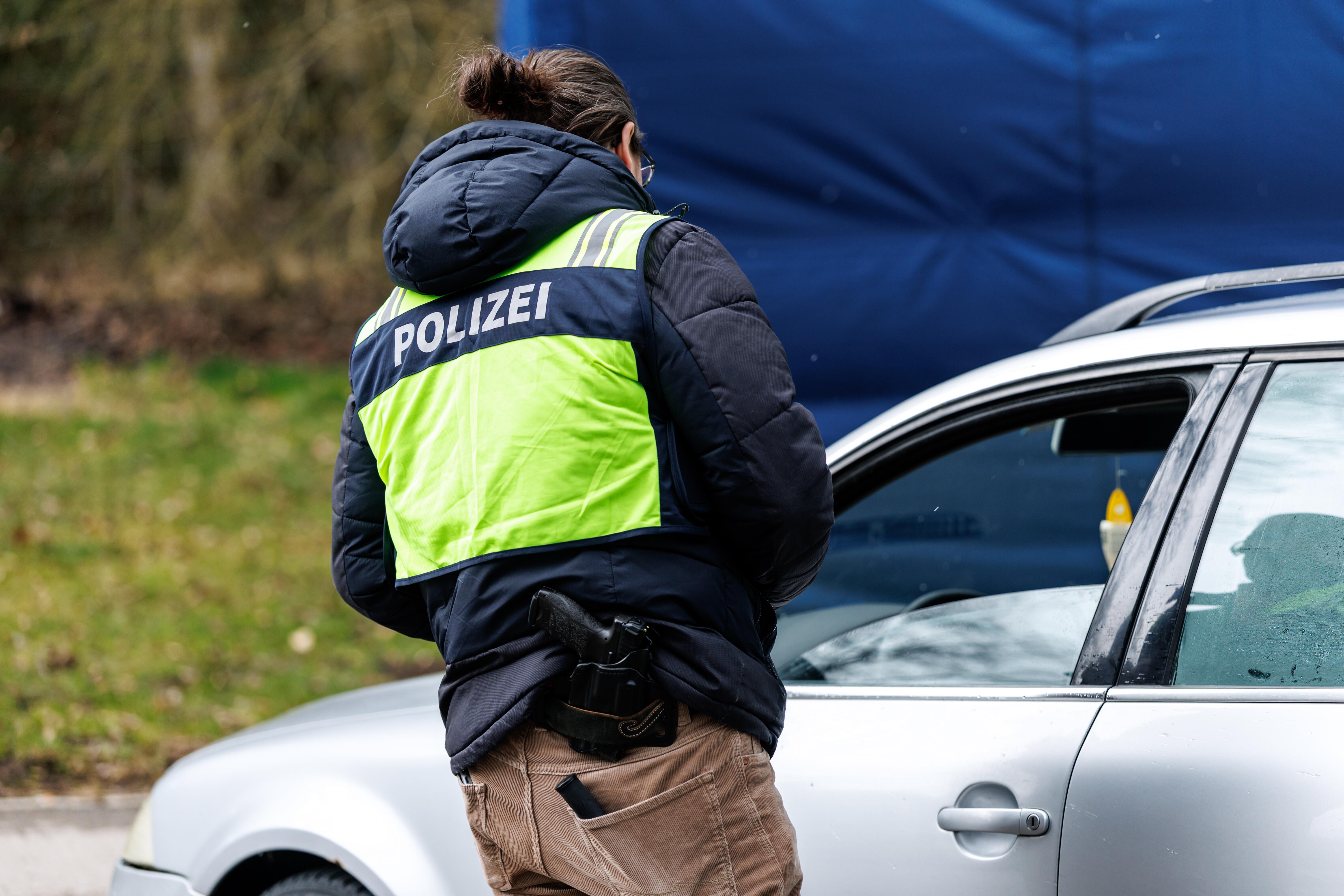 Schleierfahndung an einer bayerischen Autobahn-Raststätte.