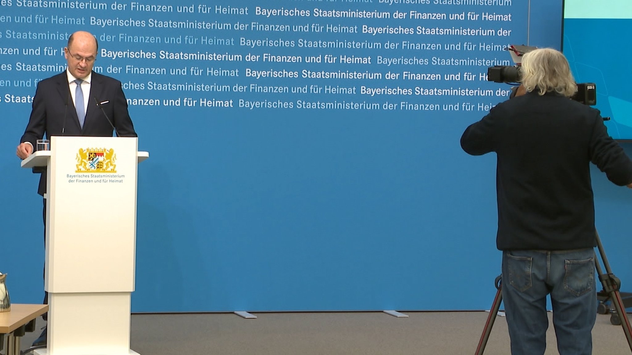 Heimatminister Albert Füracker bei der Pressekonferenz | Bild: BR Heimatminister Albert Füracker bei der Pressekonferenz